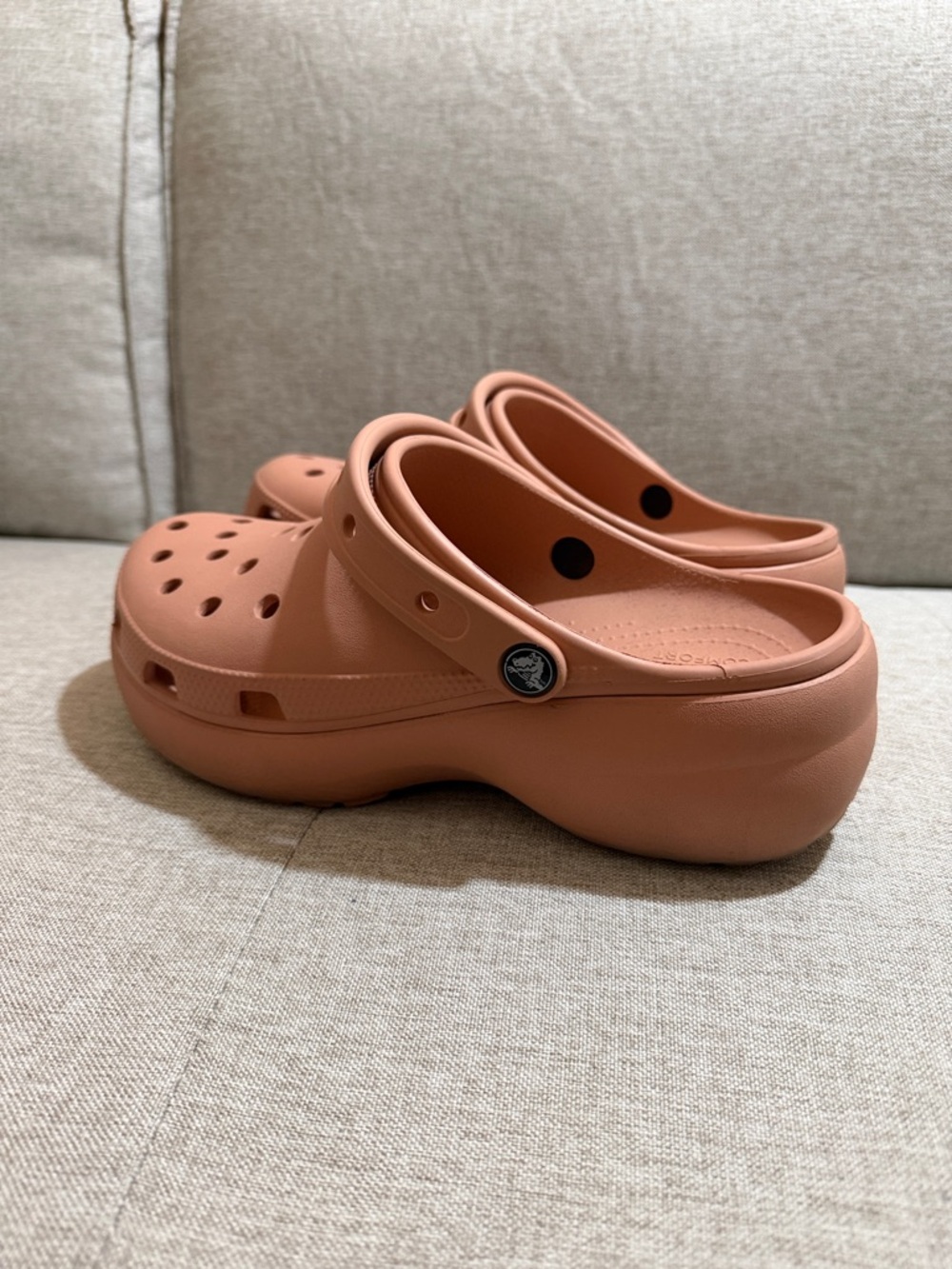 Pink platform crocs - Picture 2 of 6